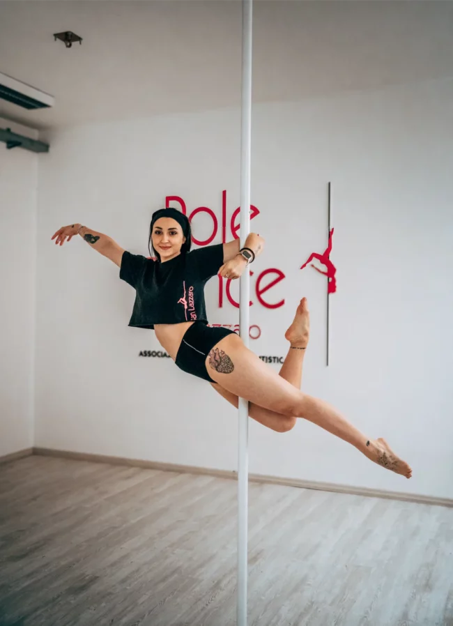 NICOLE – Pole Dance + Exotic